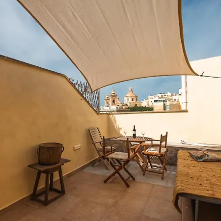 Stylish Maltese 2br Townhouse With Harbour Views * Cospicua