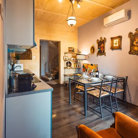 بيت للعطل Stylish Maltese 2br Townhouse With Harbour Views Cospicua
