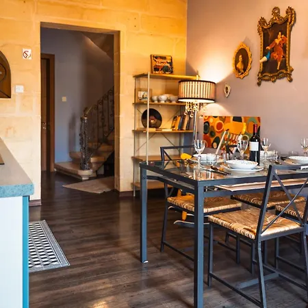 Stylish Maltese 2br Townhouse With Harbour Views Cospicua