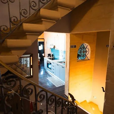 Stylish Maltese 2br Townhouse With Harbour Views * Cospicua