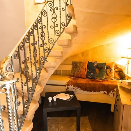 بيت للعطل Stylish Maltese 2br Townhouse With Harbour Views