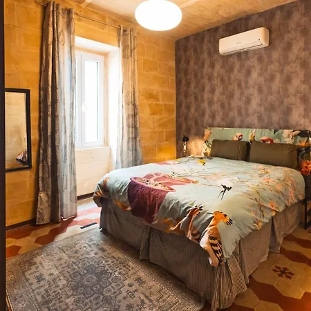 Stylish Maltese 2br Townhouse With Harbour Views