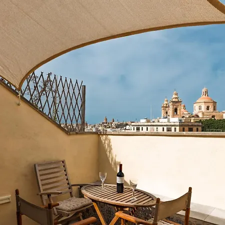 Stylish Maltese 2br Townhouse With Harbour Views