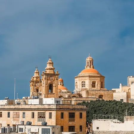 Stylish Maltese 2br Townhouse With Harbour Views