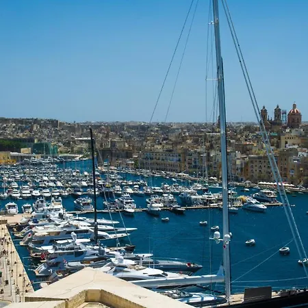 Stylish Maltese 2br Townhouse With Harbour Views *