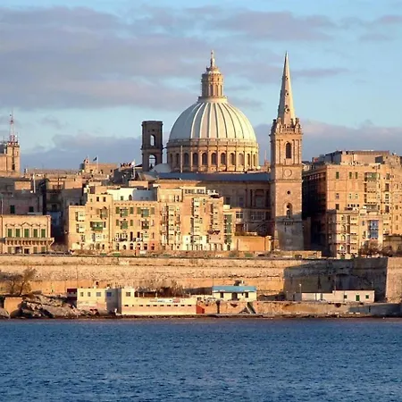Stylish Maltese 2br Townhouse With Harbour Views Cospicua