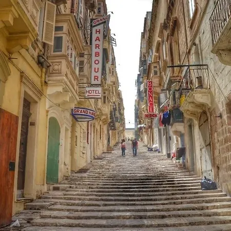 Stylish Maltese 2br Townhouse With Harbour Views بيت للعطل Cospicua